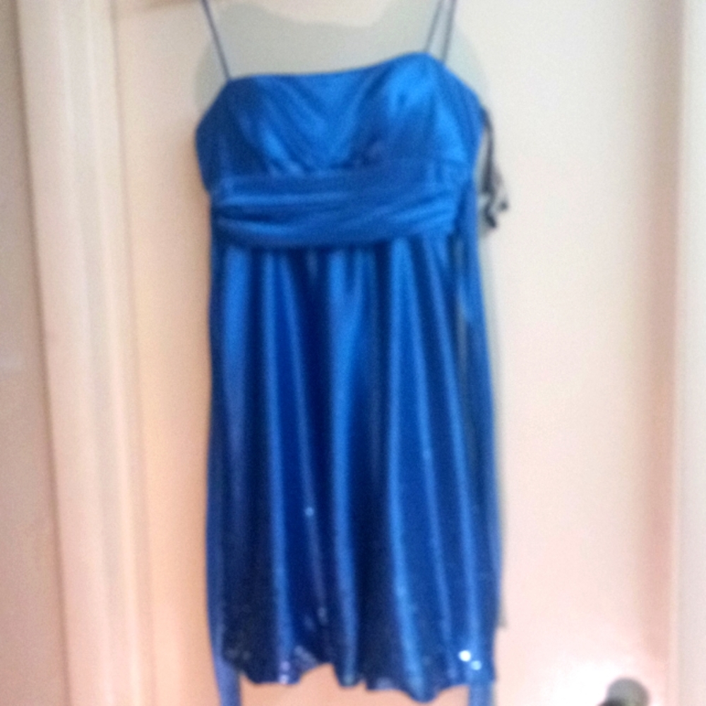 very lovely blue dress,very short size 5/6